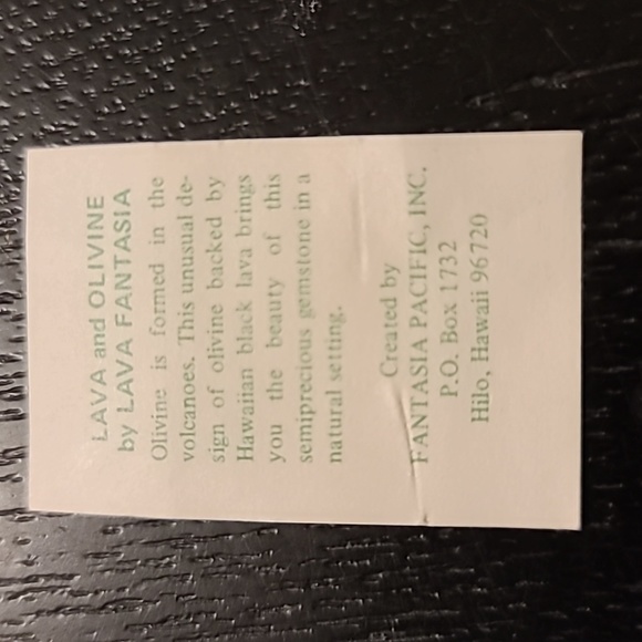 Olivine on black lava earrings from Hawaii - Picture 3 of 3